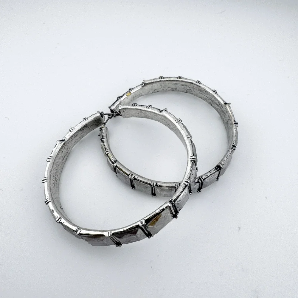 Vintage Heavy Silver Tone Hoop Earrings Textured Barbed Wire Design‎